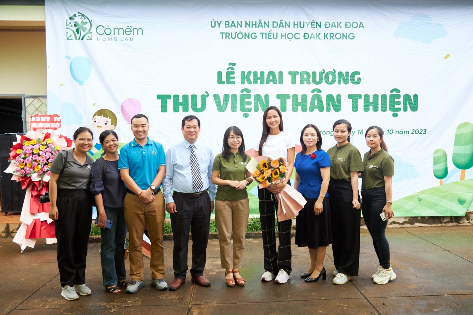 Mỹ phẩm Cỏ Mềm đồng hành cùng hoa hậu H'Hen Niê hướng về trẻ em vùng cao