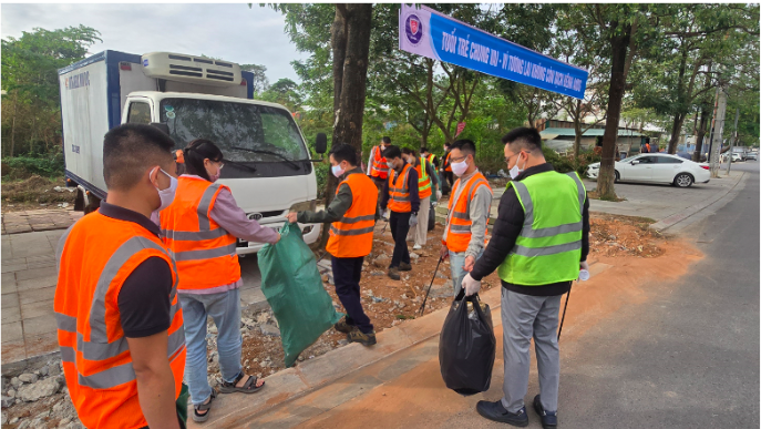 Hơn 300 CBCNV của Công ty TNHH Polaris Việt Nam và Công ty TNHH Northstar Precision Việt nam tình nguyện dọn rác, làm sạch đường phố và khuôn viên khu công nghiệp